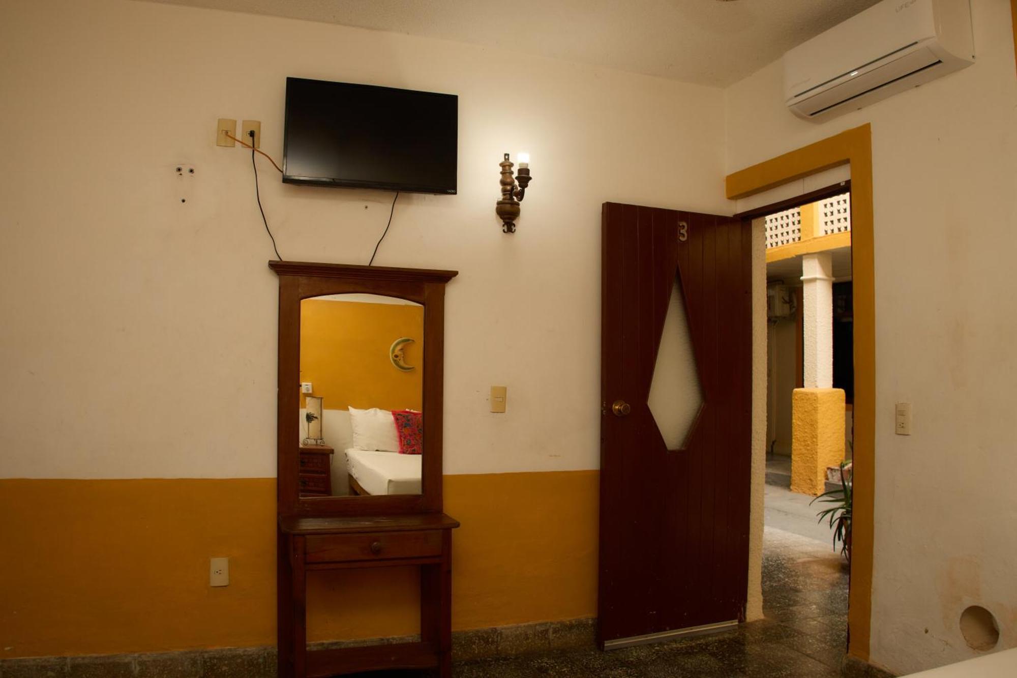 Hotel San Lorenzo Barra de Navidad Luaran gambar